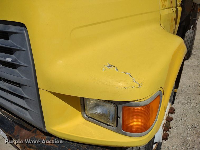 image for item DQ1699 1995 Ford F800  dump truck