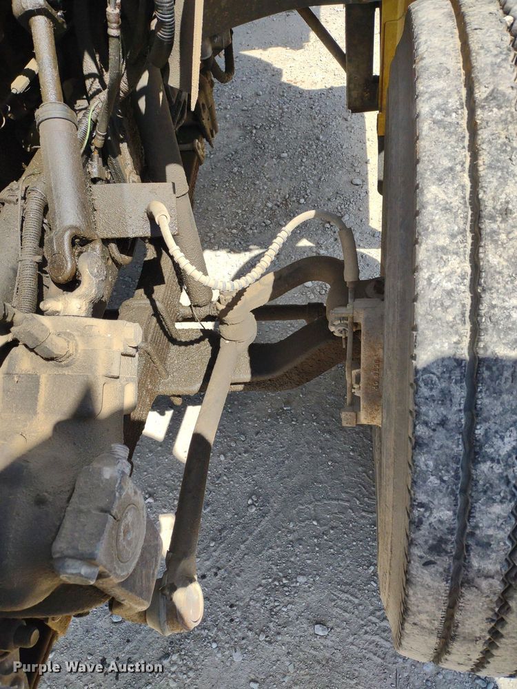 image for item DQ1699 1995 Ford F800  dump truck