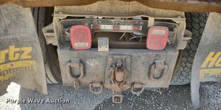 image for item DQ1699 1995 Ford F800  dump truck