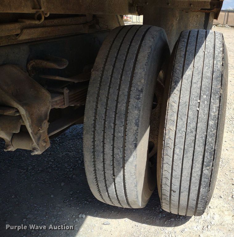 image for item DQ1699 1995 Ford F800  dump truck