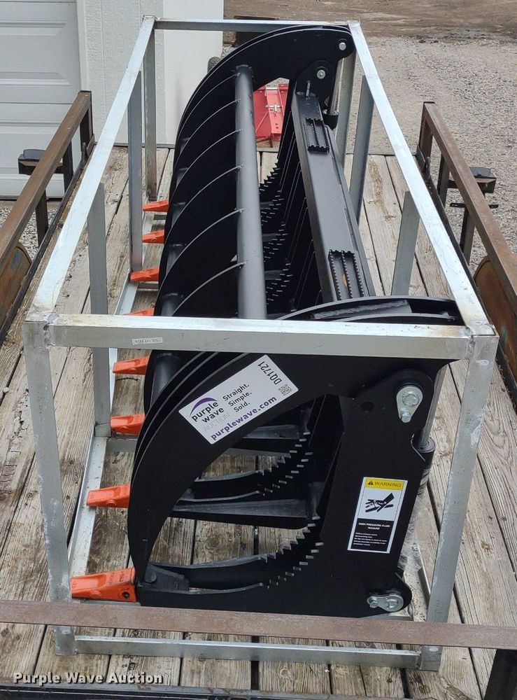 image for item DQ1721 Great Bear  skid steer grapple bucket