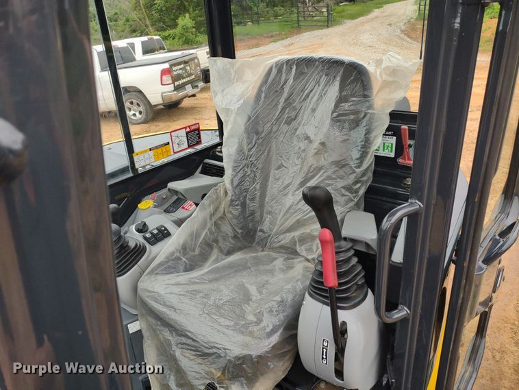 image for item DQ1723 2020 John Deere 60G  mini excavator