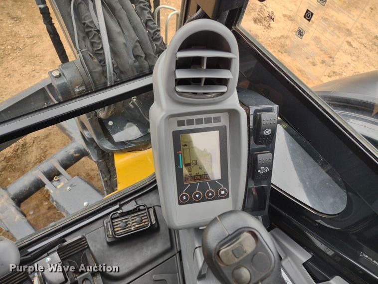 image for item DQ1723 2020 John Deere 60G  mini excavator