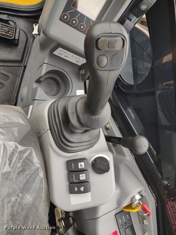 image for item DQ1723 2020 John Deere 60G  mini excavator