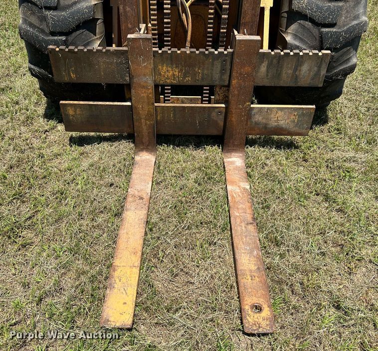 image for item DQ2053 Case 586E  forklift