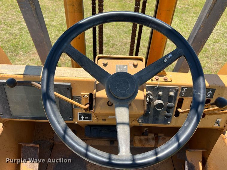 image for item DQ2053 Case 586E  forklift