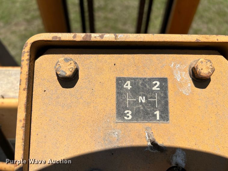 image for item DQ2053 Case 586E  forklift