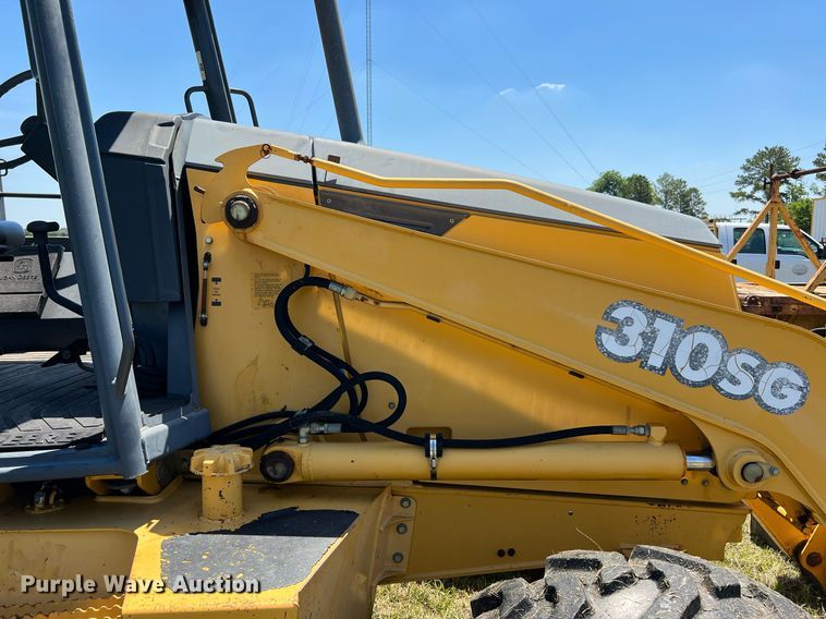image for item DQ2055 2004 John Deere 310SG  backhoe
