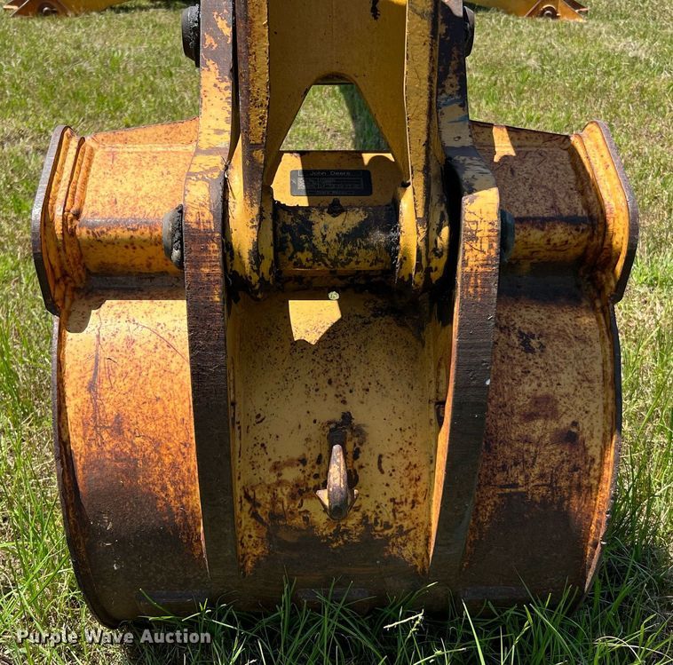 image for item DQ2055 2004 John Deere 310SG  backhoe