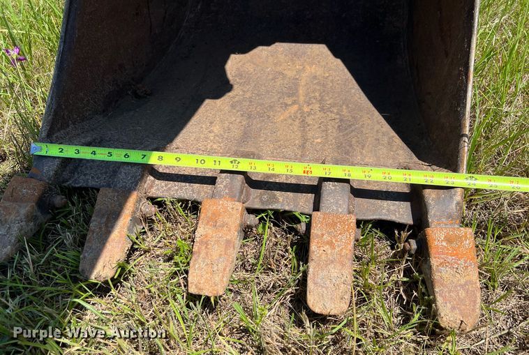 image for item DQ2055 2004 John Deere 310SG  backhoe