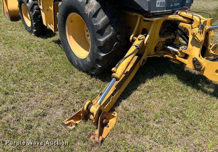 image for item DQ2055 2004 John Deere 310SG  backhoe