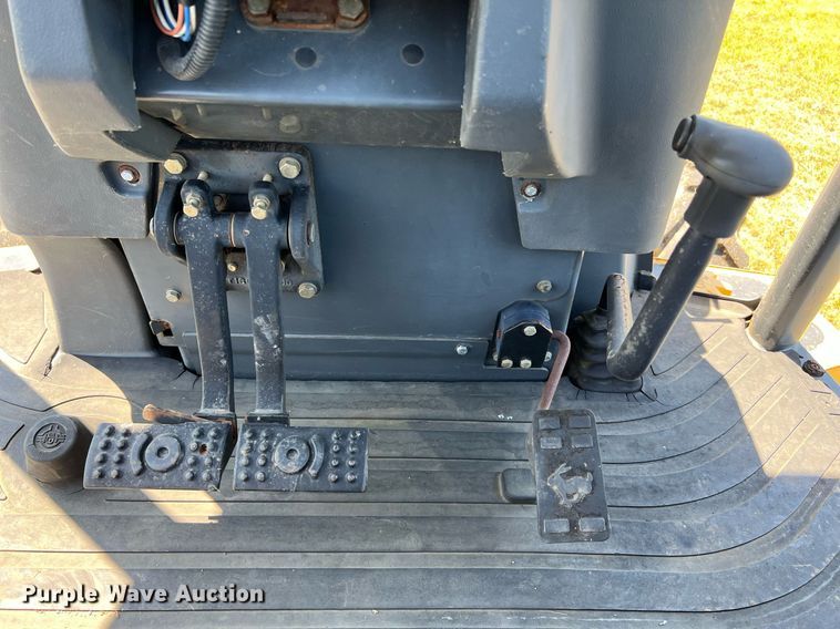 image for item DQ2055 2004 John Deere 310SG  backhoe