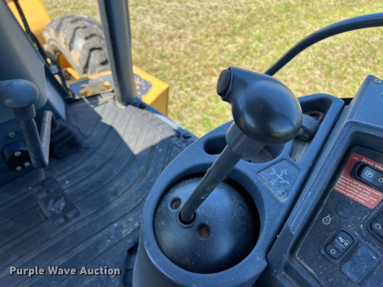 image for item DQ2055 2004 John Deere 310SG  backhoe