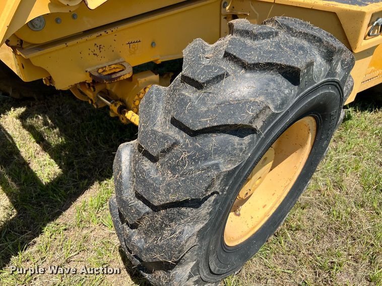 image for item DQ2055 2004 John Deere 310SG  backhoe