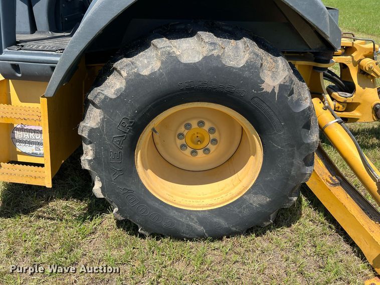 image for item DQ2055 2004 John Deere 310SG  backhoe