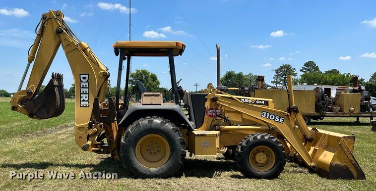 image for item DQ2056 1999 John Deere 310SE  backhoe