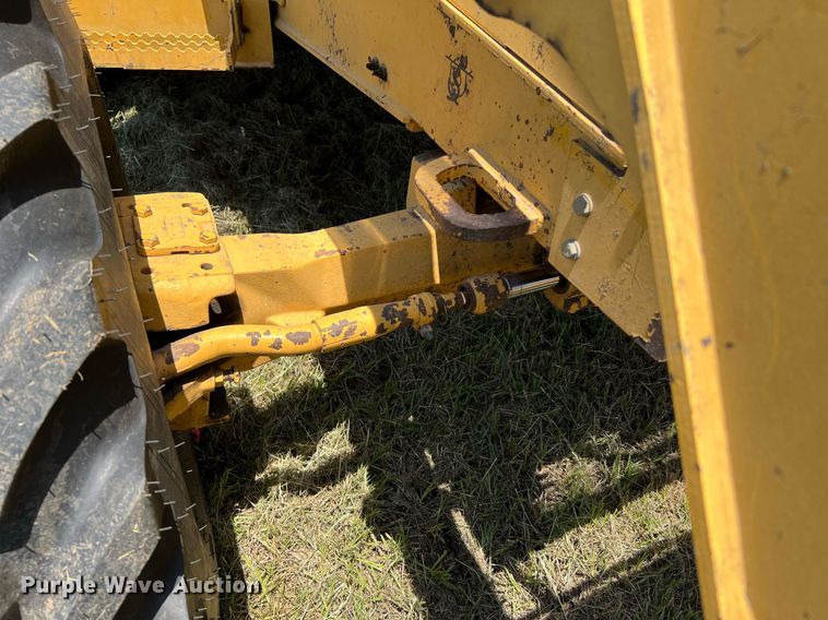 image for item DQ2056 1999 John Deere 310SE  backhoe