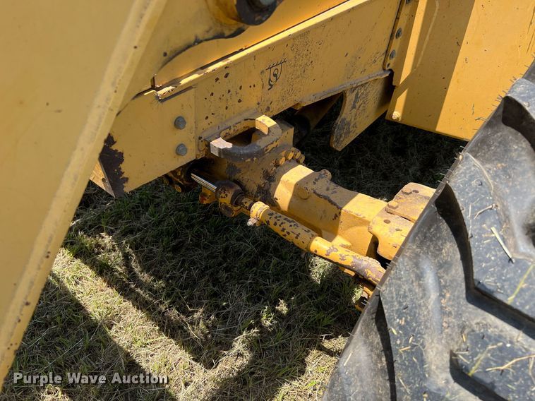 image for item DQ2056 1999 John Deere 310SE  backhoe