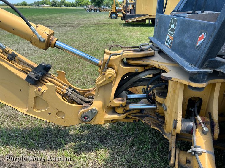 image for item DQ2056 1999 John Deere 310SE  backhoe