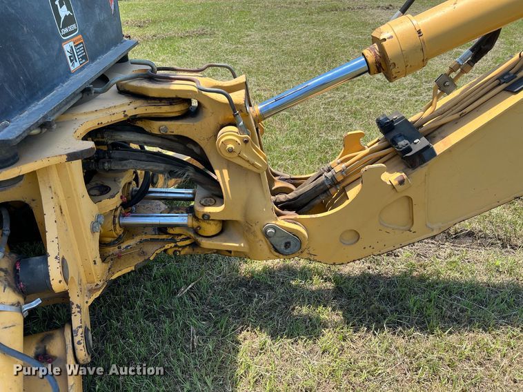 image for item DQ2056 1999 John Deere 310SE  backhoe