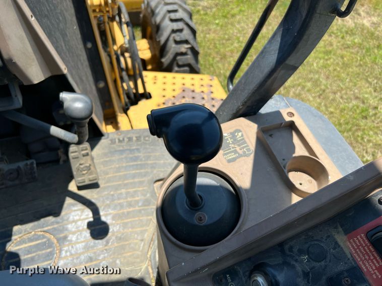 image for item DQ2056 1999 John Deere 310SE  backhoe