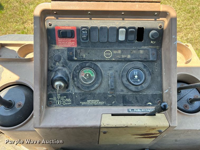 image for item DQ2056 1999 John Deere 310SE  backhoe