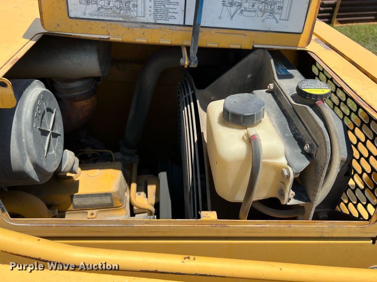 image for item DQ2056 1999 John Deere 310SE  backhoe