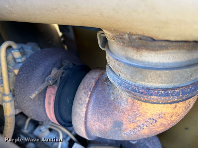 image for item DQ2056 1999 John Deere 310SE  backhoe