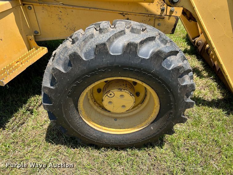 image for item DQ2056 1999 John Deere 310SE  backhoe