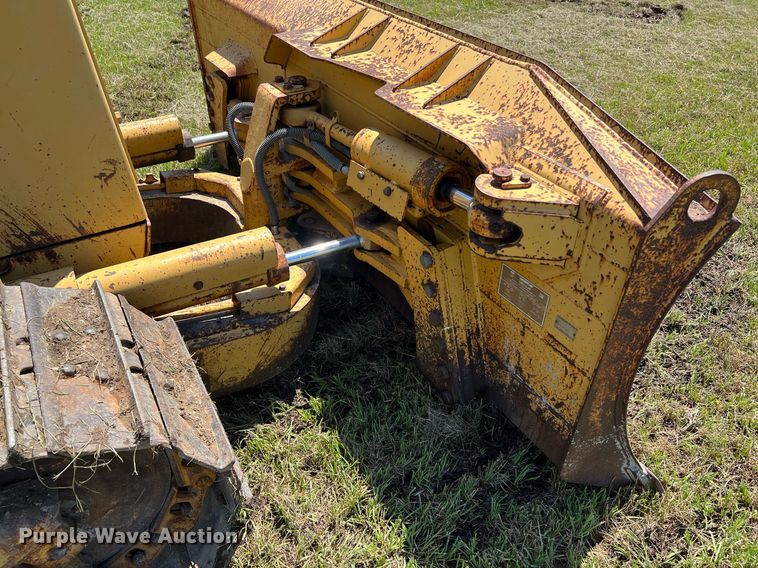 image for item DQ2057 1996 Caterpillar D4H XL Series III  dozer