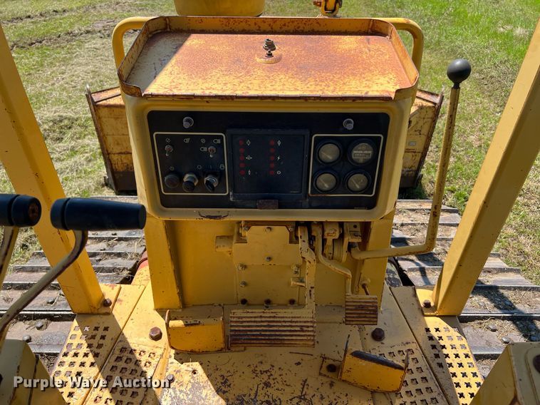 image for item DQ2057 1996 Caterpillar D4H XL Series III  dozer