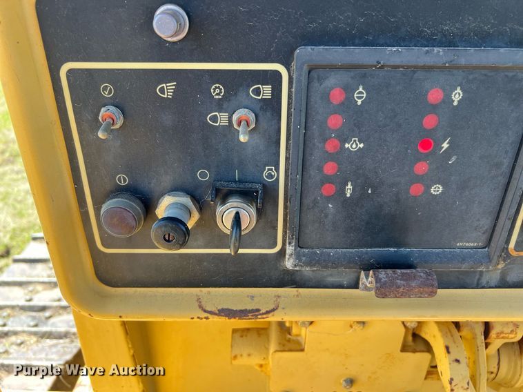 image for item DQ2057 1996 Caterpillar D4H XL Series III  dozer