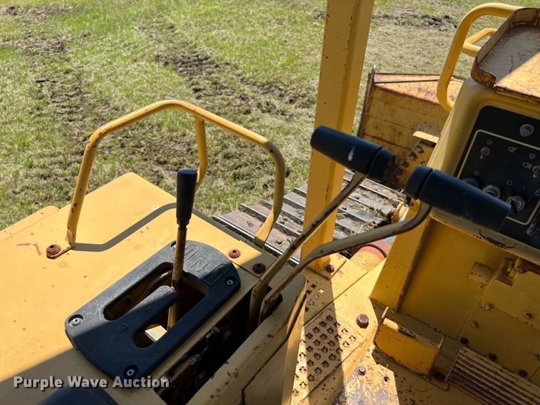 image for item DQ2057 1996 Caterpillar D4H XL Series III  dozer