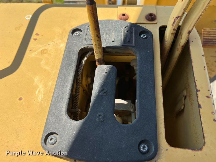 image for item DQ2057 1996 Caterpillar D4H XL Series III  dozer