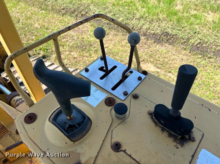 image for item DQ2057 1996 Caterpillar D4H XL Series III  dozer