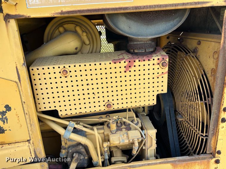 image for item DQ2057 1996 Caterpillar D4H XL Series III  dozer