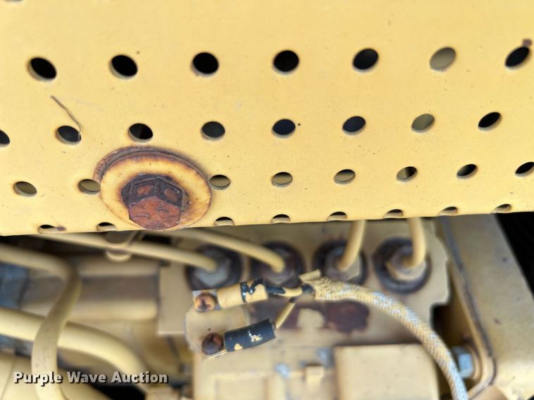 image for item DQ2057 1996 Caterpillar D4H XL Series III  dozer