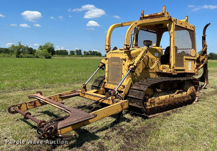image for item DQ2058 1985 Caterpillar D4E  cable plow
