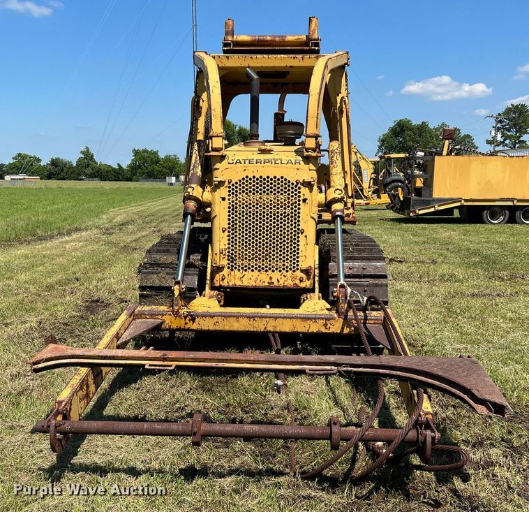 image for item DQ2058 1985 Caterpillar D4E  cable plow