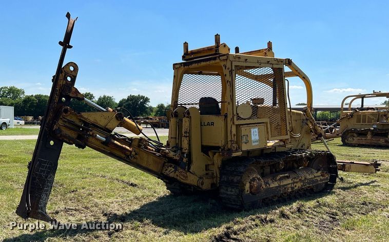 image for item DQ2058 1985 Caterpillar D4E  cable plow