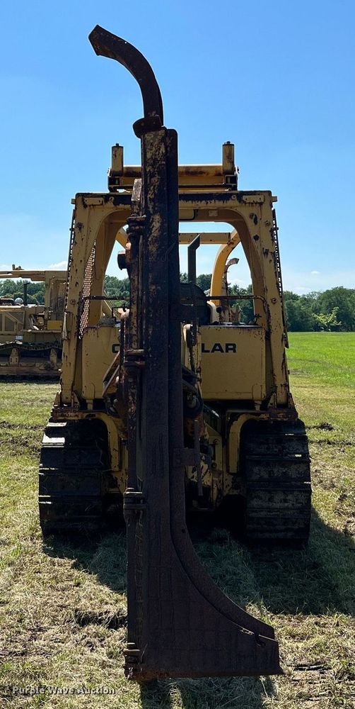image for item DQ2058 1985 Caterpillar D4E  cable plow