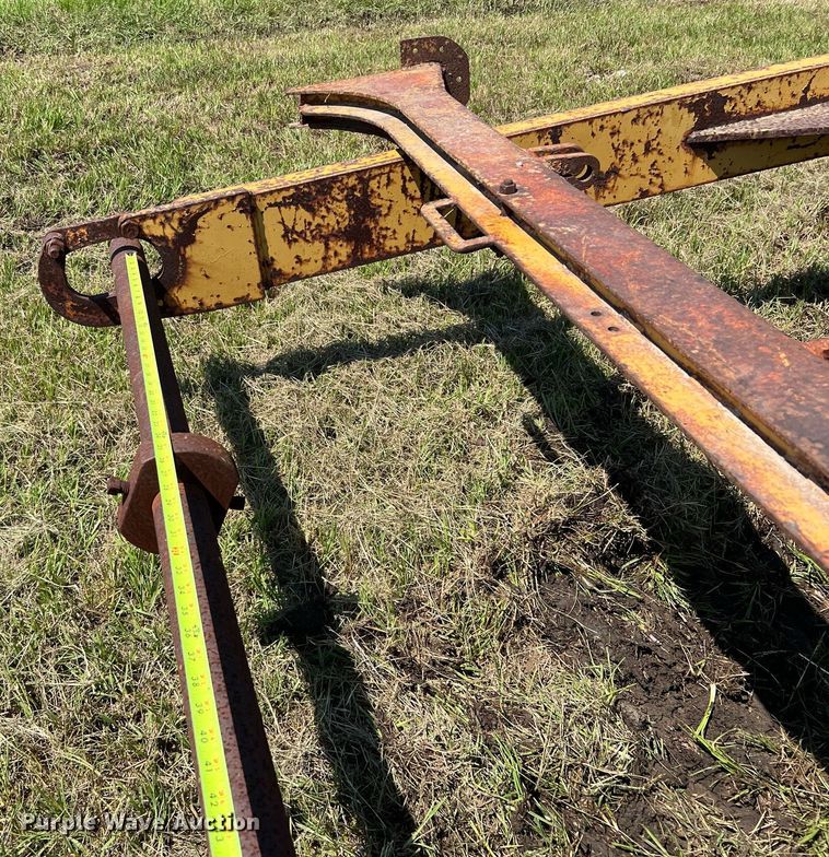 image for item DQ2058 1985 Caterpillar D4E  cable plow