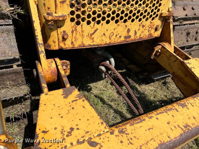image for item DQ2058 1985 Caterpillar D4E  cable plow