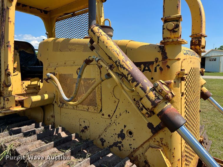 image for item DQ2058 1985 Caterpillar D4E  cable plow