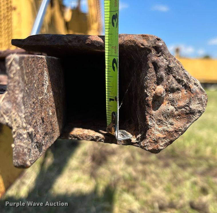 image for item DQ2058 1985 Caterpillar D4E  cable plow