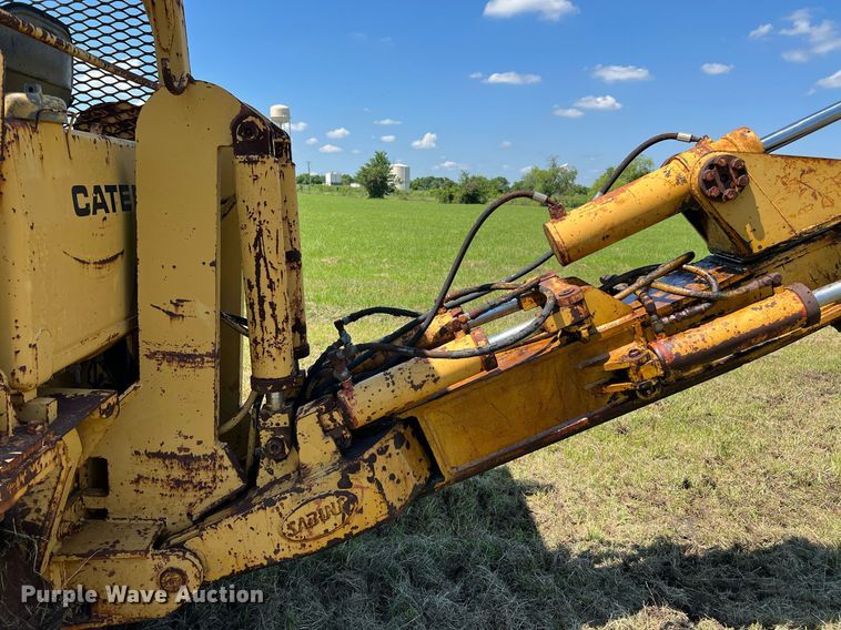 image for item DQ2058 1985 Caterpillar D4E  cable plow