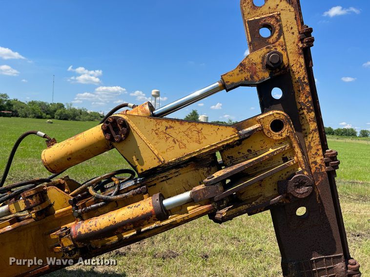 image for item DQ2058 1985 Caterpillar D4E  cable plow