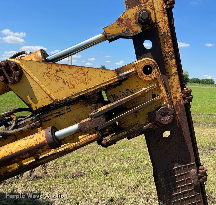 image for item DQ2058 1985 Caterpillar D4E  cable plow