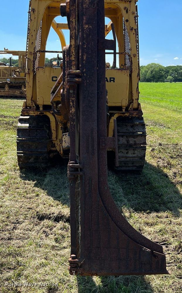 image for item DQ2058 1985 Caterpillar D4E  cable plow