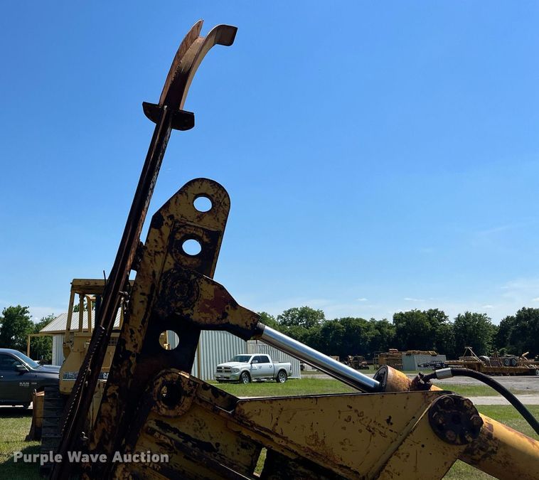 image for item DQ2058 1985 Caterpillar D4E  cable plow